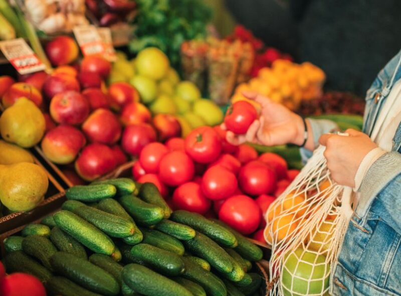 El consumo de fruta fresca en hogares en 2024 baja un 0,9% y el de hortalizas un 0,7%